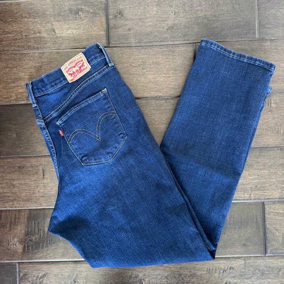 Levi's Denim - ❤️3/$30 Levi's Classic Straight Fit Women's Jeans – Dark Wash – Size 12